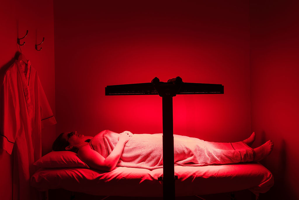 A red-light therapy session in progress at Elah Health